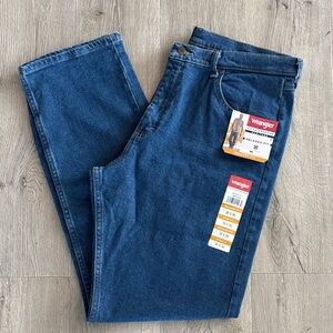 🐴 Wrangler relaxed fit low stretch denim jeans. Size 36x34. New!